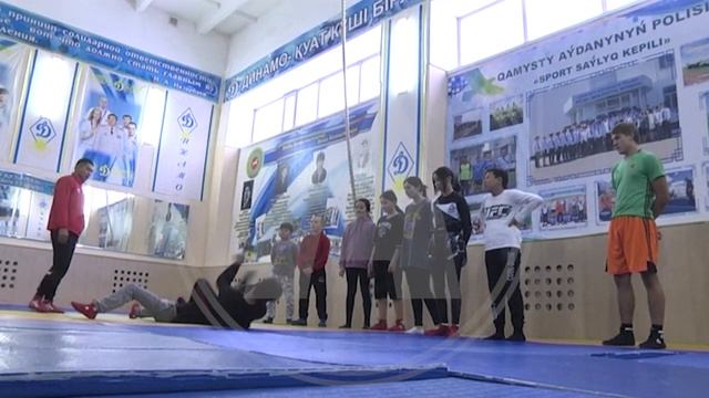 В Камыстинском районе идет подготовка юных борцов к с? смотреть онлайн