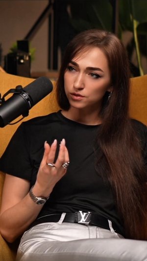 Полное интервью о жизни, творчестве, лайфхаках и «Игре Престолов» смотрите в канале #рекомендации