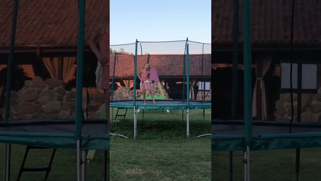 Юлиана батут мальчик 😁 смотреть онлайн