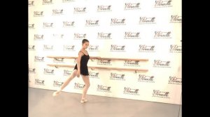 "PIROUETTE" 15.13.01 Temp relevé на 45% на целой стопе, en dehors et en dedans