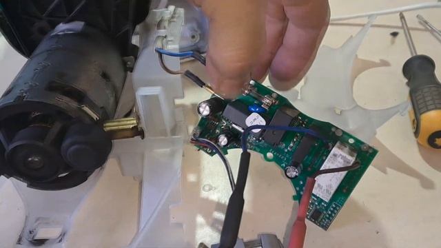 Мясорубка Bosch не включается - причина в графитовой пыл? смотреть онлайн