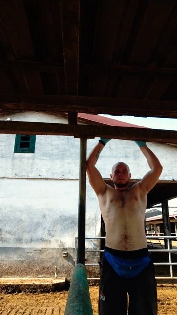 #спорт #sports #farming жизнь на ферме. Спорт на работе. Один в смотреть онлайн