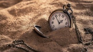 "Ты слышишь, как время уходит в песок.."