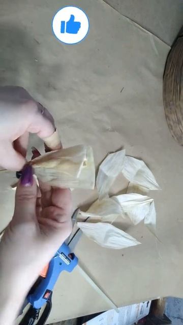 Чудові квіти з листя кукурудзи. Альтернатива пластику. Варіант 2. An alternative to plastic. Shorts смотреть онлайн