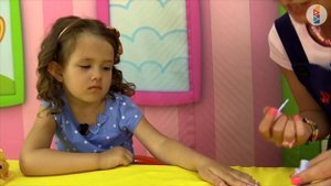 Видео для девочек. Делаем маникюр!