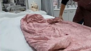 Как сложить простынь на резинке?