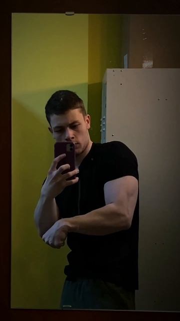 Предплечье Попая? #shorts смотреть онлайн