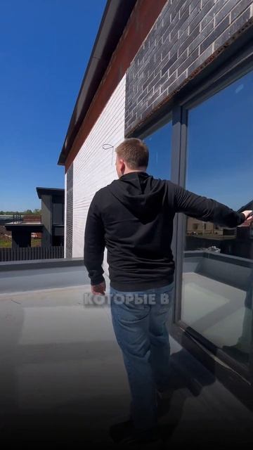 Шикарный дом с панорамными окнами и с плоской кровлей, смотреть онлайн