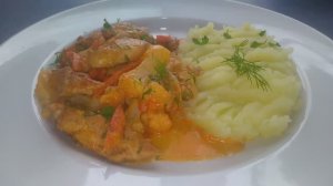 ГОТОВЬ, ЕШЬ И ХУДЕЙ. Низкокалорийные рецепты с КБЖУ. Курица с овощами и пюре из картофеля.