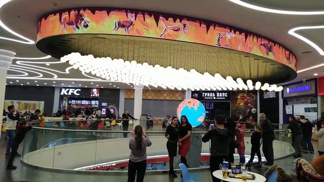 ТРЦ Хорошо, танцующие шары-светильники смотреть онлайн