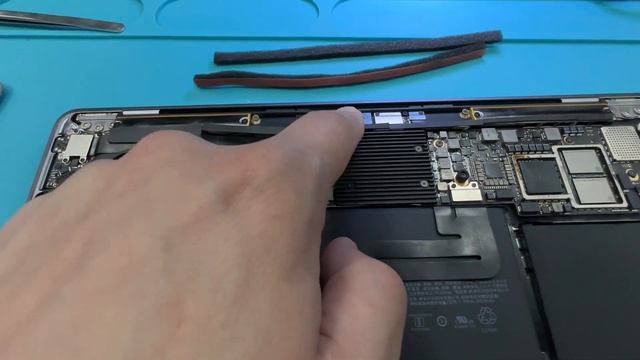 Доработка системы охлаждения процессора на MacBook Air 2019 M смотреть онлайн