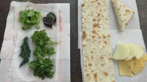 Лаваш с сыром и зеленью