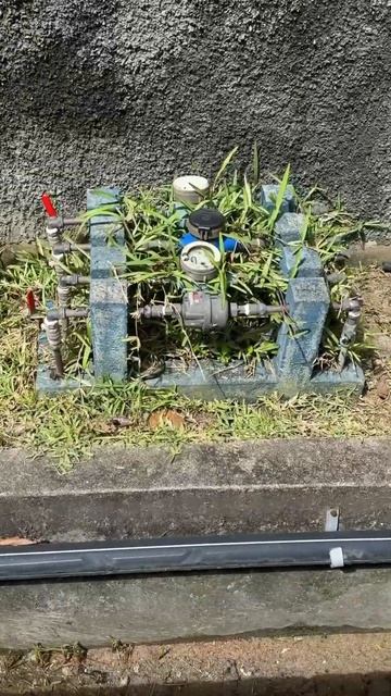 Счетчики воды на улице 😱 Сейшелы же, морозов не бывае? смотреть онлайн