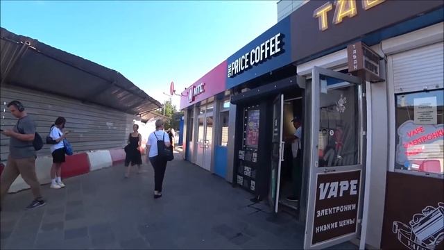 10. Счастливое утро в Москве. Завтрак у церкви. Индиец в России.