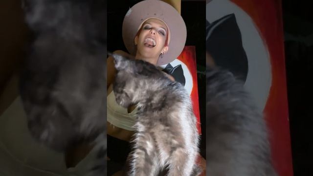 Иногда страшно быть такой яркой, но быть собой мне нра? смотреть онлайн