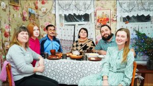 СЕМЕЙНЫЕ ТРАДИЦИИ В ДЕРЕВНЕ ｜ НАРЯДИЛИ ДОМ К НОВОМУ ГОДУ И ПРИГЛАСИЛИ РОДНЫХ НА ЧАЙ