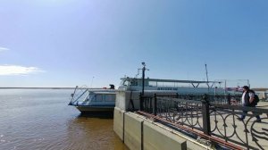 У Речного вокзала города Ханты-Мансийска