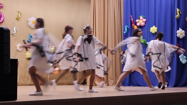 Песня "Летят журавли" Вокально-театральная игровая студия "Кукарямба". Отчетный концерт 13.05.2025. смотреть онлайн