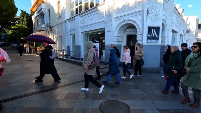 ▶️ Похолодало в Крыму. Прогулка по набережной. Общение и кормежка собак . Ялта 3 ноября 2024