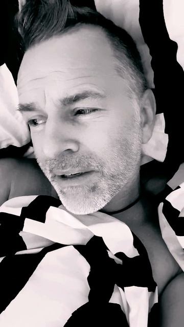 Есть родные, чужие, друзья и другие смотреть онлайн