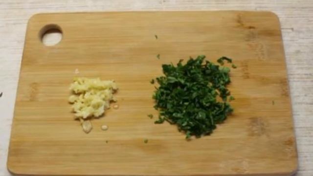 Куриный рулет. Рецепт куриных рулетов с сыром и зеленью смотреть онлайн