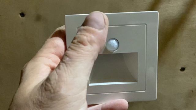 Лестничный светильник с датчиком движения смотреть онлайн