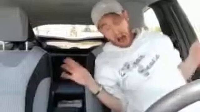 Обосрался в машине