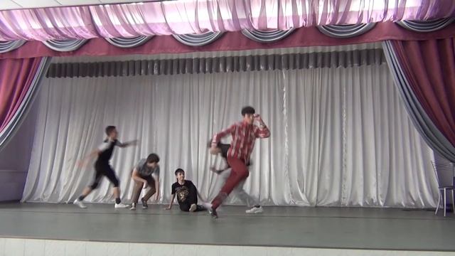 Зажги звезду, 9а, 8а. Break-dance смотреть онлайн