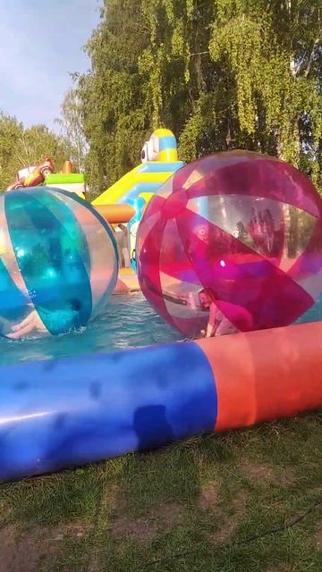 Шар в бассейне #аттракционы #дети #радость #купание #па? смотреть онлайн