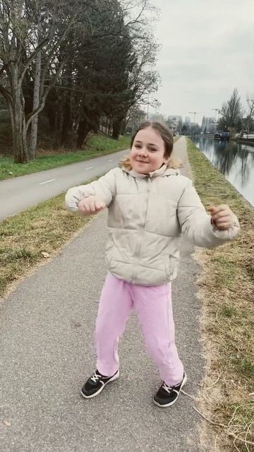 Фууух ели успела🥵 #dance #dancechallenge #shorts смотреть онлайн