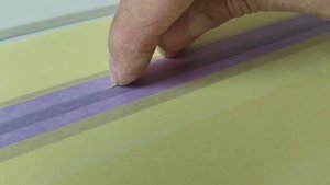 Для чего нужен малярный скотч. Перекраска молдинга на