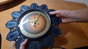 Часы янтарь кварц с обратным ходом.