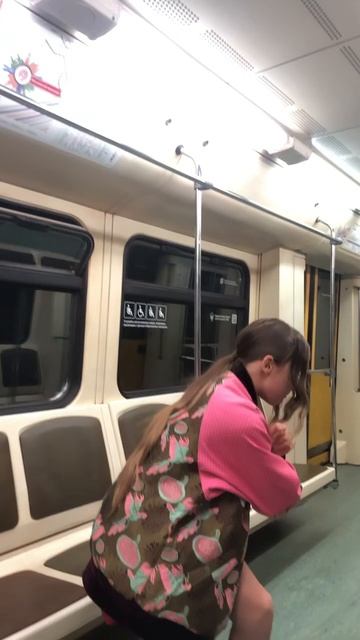 Ев одна в метро #рееееееееек смотреть онлайн