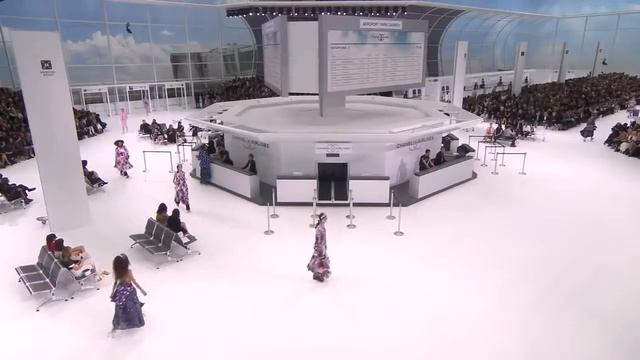 Chanel весна-лето 2016 Париж модный показ смотреть онлайн