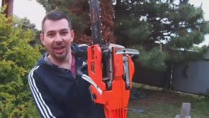 ДВИЖ С БЕНЗОПИЛОЙ