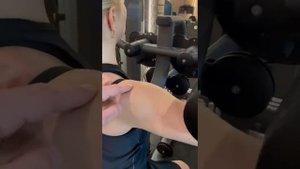 Mid delt machine / Средняя дельта в тренажере сидя
