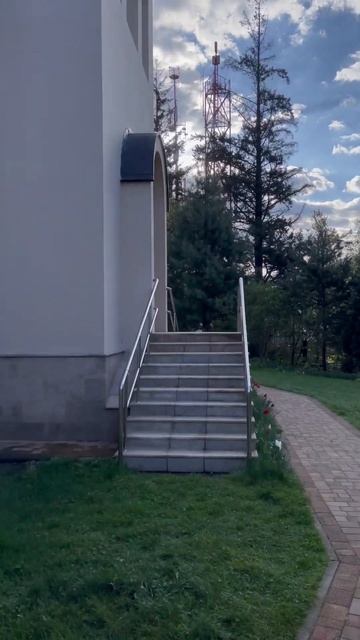 Я на Красную горку в Красной поляне, в красном🌹 смотреть онлайн