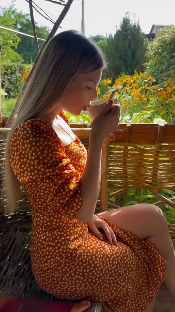 В беседке #деревня #село #хозяйство #природа #animal #cow #са? смотреть онлайн