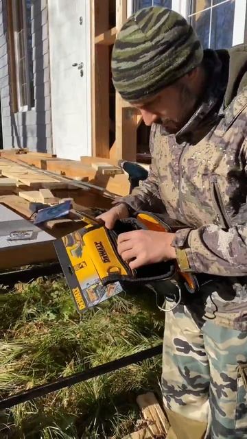 Поясная сумка для гвоздей #dewalt #строительство #shorts смотреть онлайн