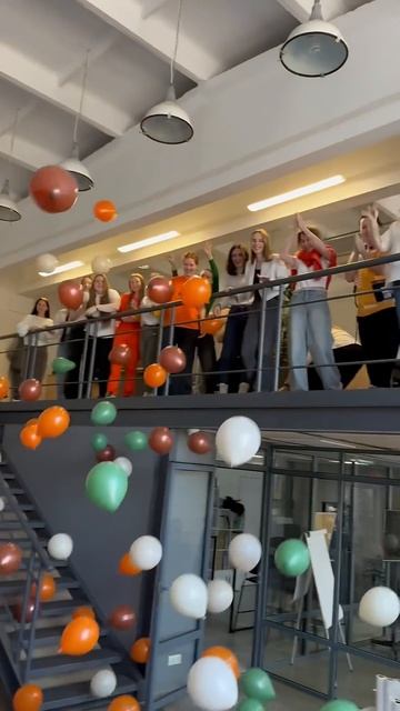 ПОДДЕРЖИТЕ НАС ЛАЙКОМ 🧡 #счастьевнутри #компания #ден