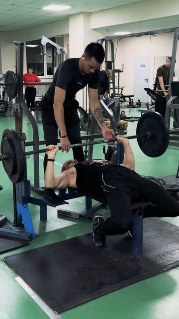 Силовая тренировка по жиму лёжа смотреть онлайн