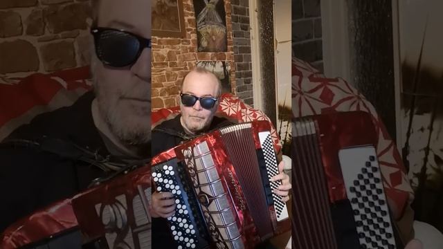 "Много женщин есть на свете..." "Ты божество, ты мой куми? смотреть онлайн