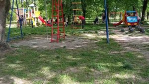 смотри до конца! там есть момент где мальчик пописал и упал ууууууу