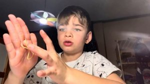 Резинка проходит сквозь пальцы! Фокус с резинкой.