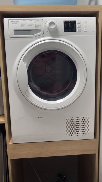 Сушильная машина Hotpoint Ariston-NT-CM10-7B-RU. Во время ра...
