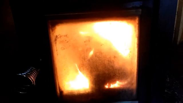 Чистим печь  в бане. Очистка дымохода и стекла печки.