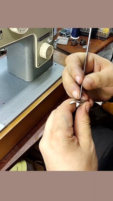 Почему собирает ткань, шов, строчку. Ремонт швейных ма? смотреть онлайн