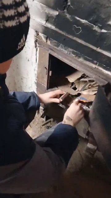 Рушим старые постройки, чистим участок. Сын топит бань смотреть онлайн