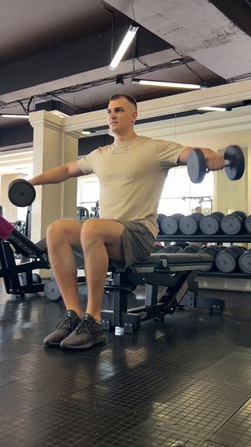 Отведения с гантелями сидя смотреть онлайн