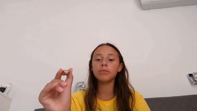 ОБЗОР НА КОНФЕТЫ// ТАМ ЧЕРВЯК😵 смотреть онлайн